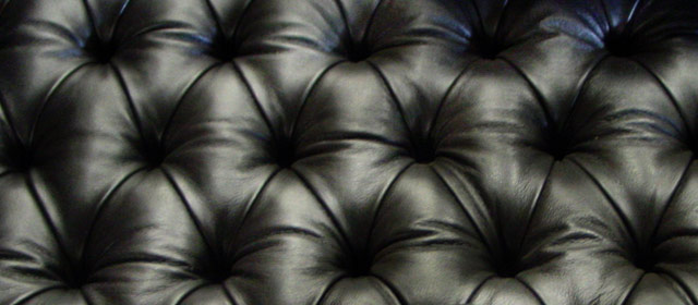 Tuffted leather auto seat